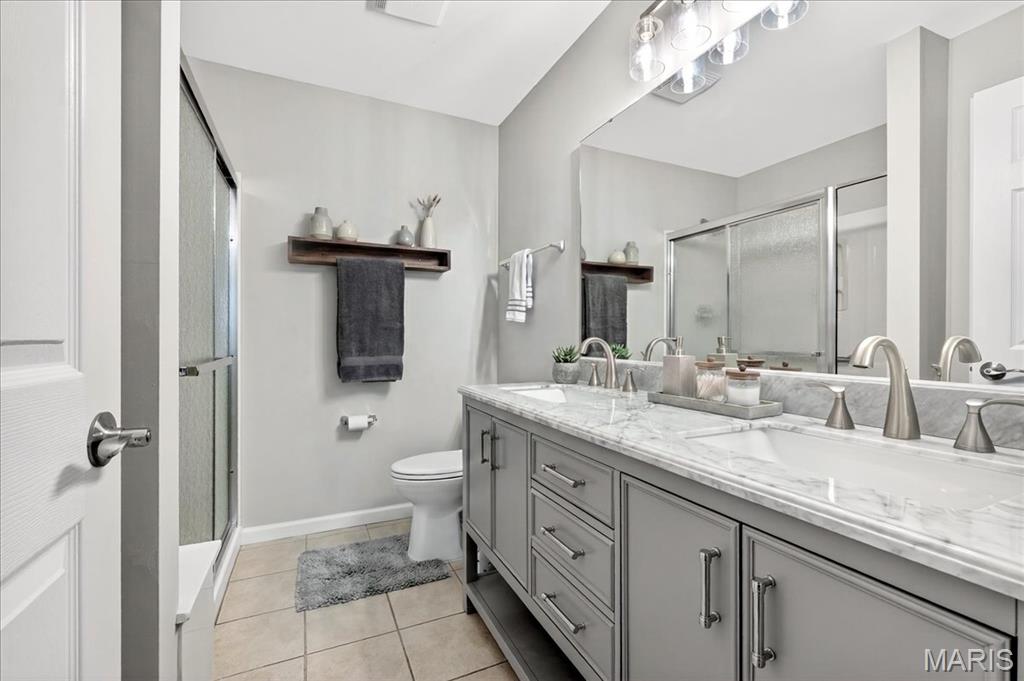 Villas At Ladue Bluffs One - Residential