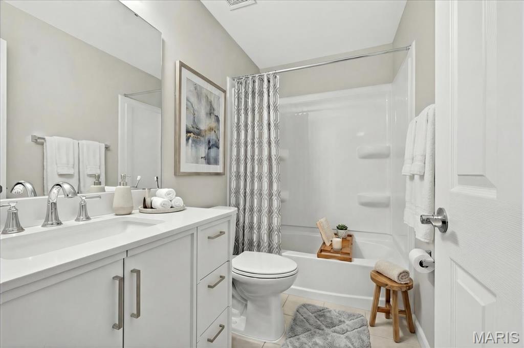 Villas At Ladue Bluffs One - Residential
