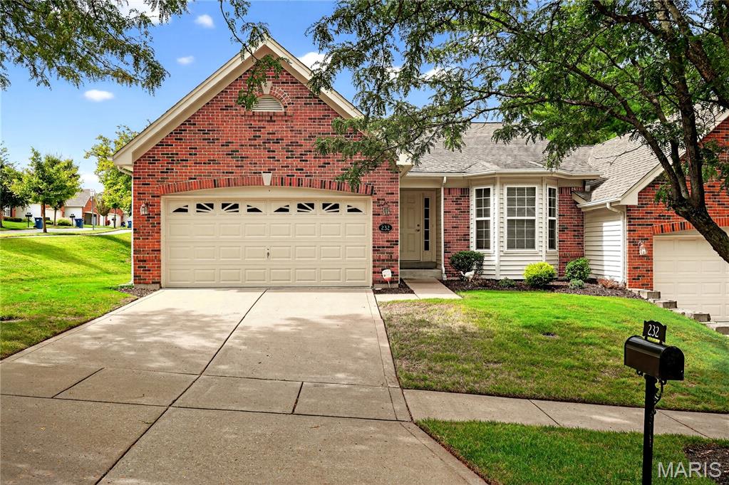 Villas At Ladue Bluffs One - Residential