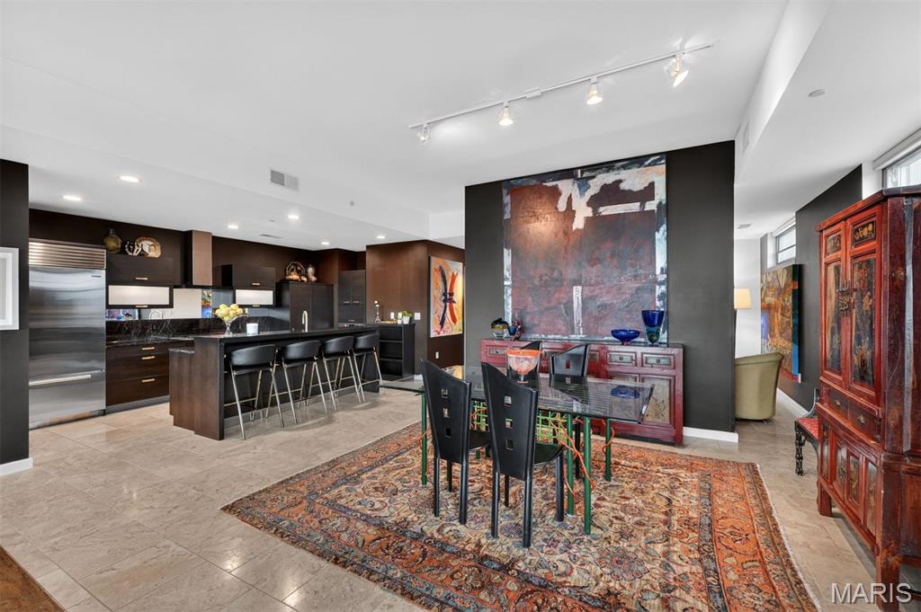 4545 Lindell Blvd - Residential