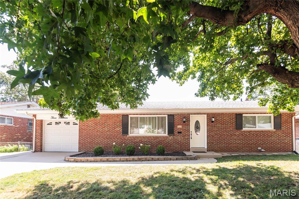 Welcome to this charming updated 3-bedroom ranch in Mehlville! Featuring a comfortable main-floor layout plus a finished walk-out basement offering additional living and entertaining space. Enjoy easy access to the backyard and a quiet subdivision location. Move-in ready and waiting for its new owner!