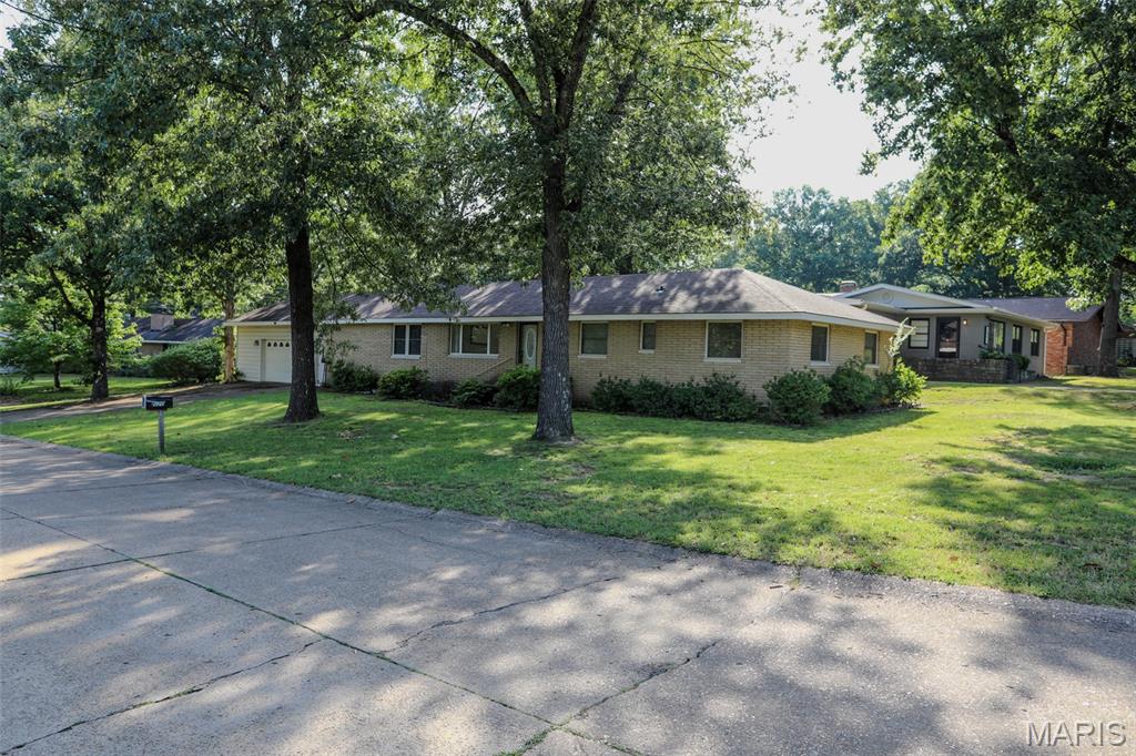 1519 Rosedale, Poplar Bluff, MO - 4 bedroom, 2 bath home centrally located on a corner lot near schools, shopping and restaurants. This all brick home has a recently updated kitchen with stainless appliances, a formal family room and a living room with fireplace insert. The master bath has also been updated, including a nice tiled shower. This all brick home offers a 2 car attached garage with a bonus space. Very efficient and move-in ready.