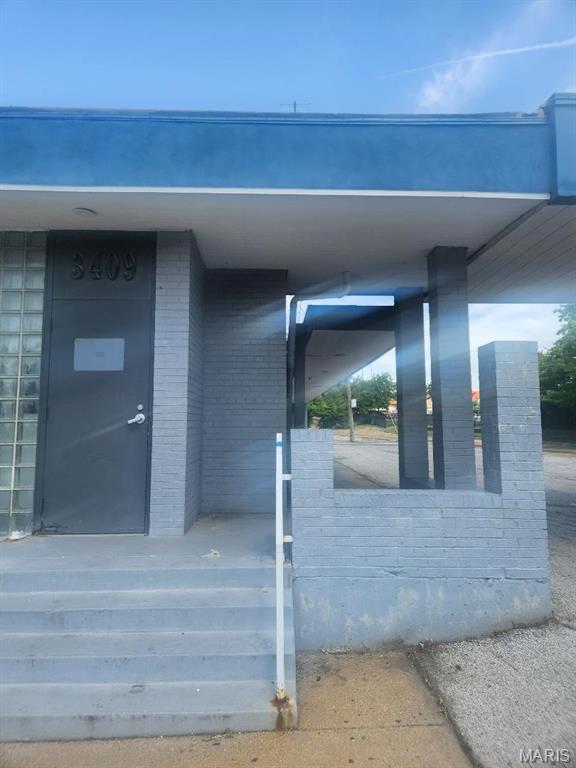 Possibilities are Limitles -  Medical Facility - Educational Facility - Community Facility - Just to name a vew - Oversized Waiting Area  Individual Office Suites -  Restrooms -Exceptional Office Flooring - Over 20 Parking Spaces - Security Lights - Blocked Windows