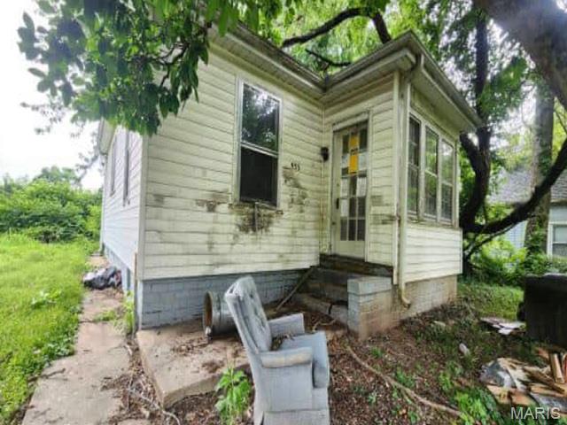 Great opportunity on this ranch style home. It offers approximately 806 square feet of living space with 2
bedrooms and 1 bathroom. Basement. Built in 1940 many repairs and updates are needed but has potential.
*Please use caution walking the property. Buyer will be responsible for trash out after closing* Property sold
"AS-IS" without contingencies, repairs, warranties, guarantees or representation as to listing accuracy,
property information, photo or other depiction included or described herein. Inspect prior bidding.