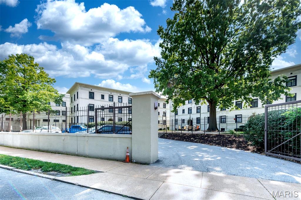 Welcome to a cozy 2 bedrooms, one-bathroom condo in the Heart of the Loop.  Recently renovated 3rd floor unit with warm bamboo flooring, European style cabinetry, black granite counters, stainless/black kitchen appliances, contemporary bath w/ stone tile & designer sink, high ceilings, large windows, custom closet organizers & built-in storage.  Amenities include park-like courtyard setting, secure gated parking, outdoor entertaining area & more.  Located conveniently at the corner of Delmar & Westgate, please enjoy the best of The Loop- boutiques, art galleries, restaurants, concerts & nightlife- all just steps from your door.  Great location~ minutes from airport, downtown, Central West End, Clayton, BJC Hospital, & Wash-U. Easy access to highways, Forest Park Pkwy, Wash-U Shuttle & Metrolink.  It could be a great investment opportunity! Location: Upper Level