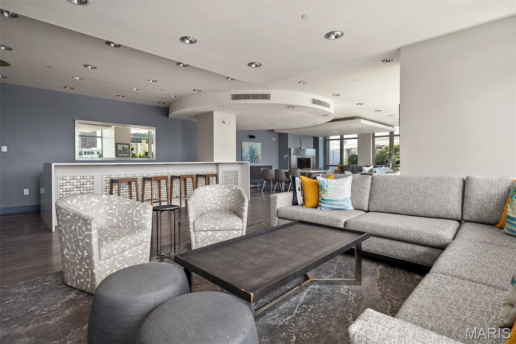 Park East Tower - Residential Lease