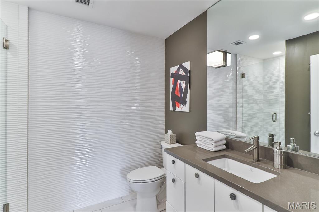 Park East Tower - Residential Lease