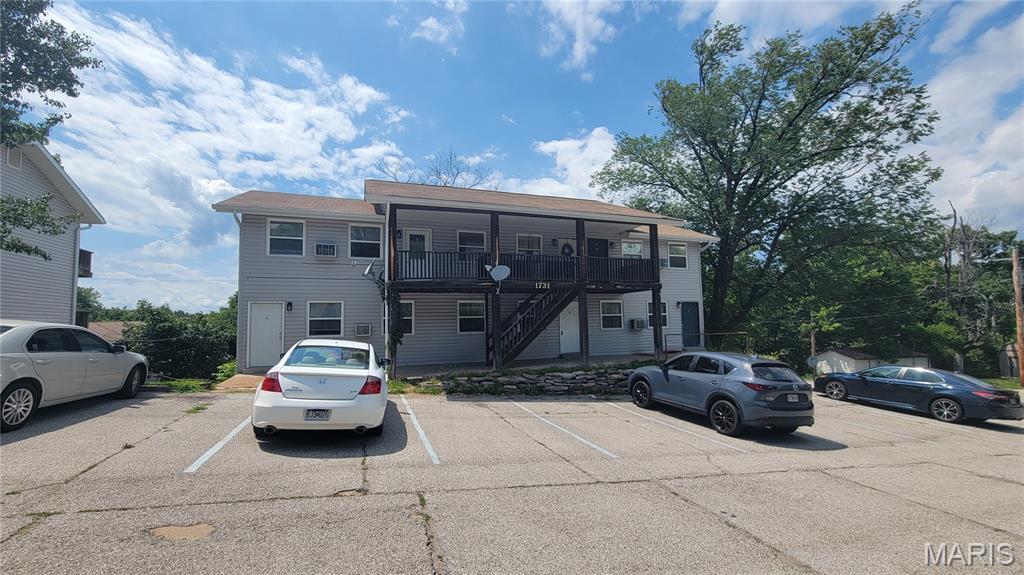 Updated Apartment off Fiedler and 141 has stainless appliances, updated vinyl plank flooring, a private balcony, and plenty of parking.