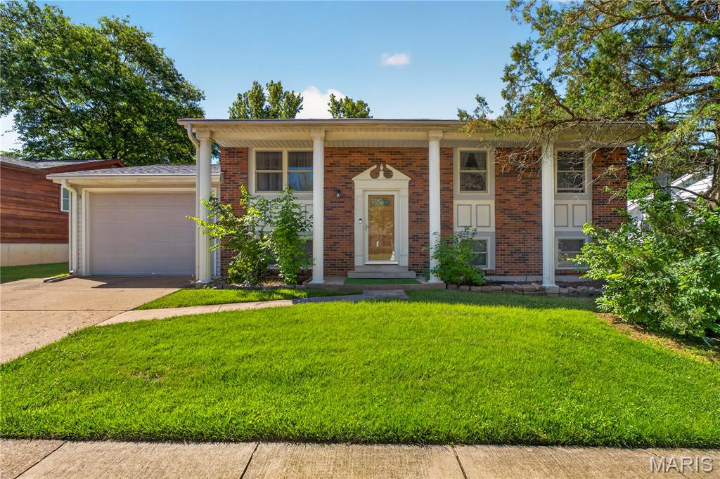 Showings begin Friday, 6/12 and Open House Sunday, 6/14 from 11am-1pm.
Newly Renovated House in Rockwood School District! This stunning 4 Bed 1.5 Bath split level boasts over 1,500 square feet with the most elegant finishes. Custom panel walls in the living room and basement light up the room with modern charm. Kitchen features new white cabinets with gold hardware, stainless steel appliances, range, and cooktop, butcher block countertops, subway tile backsplash, and plenty of food storage. Dedicated dining area illuminated by a few of the many canned lights throughout the entire house. Full bathroom on the second floor features a marble sink countertop with matching silver hardware. On the main level you'll find two medium sized bedrooms and one large bedroom, on the lower level you'll find one additional bedroom, a sizable family area, a conveniently placed half bath, and a bonus room with extra storage space. Lower level also features a luxurious laundry room with ample space for everyone's favorite chore!
