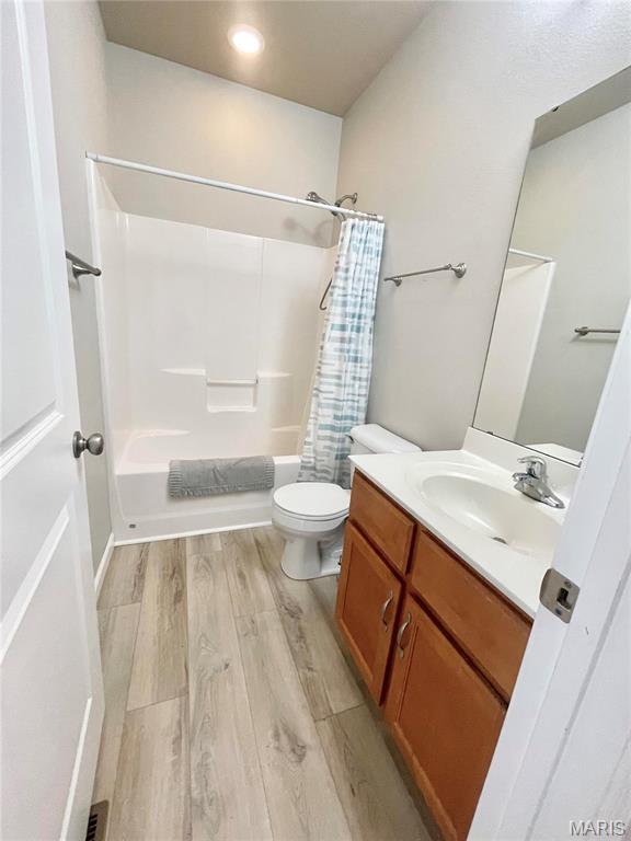 GREYSTONE ESTATES - Residential Lease