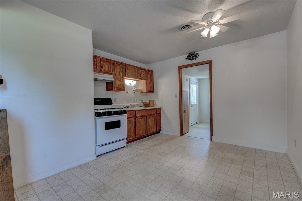 Van Peters Add/East Alton - Residential