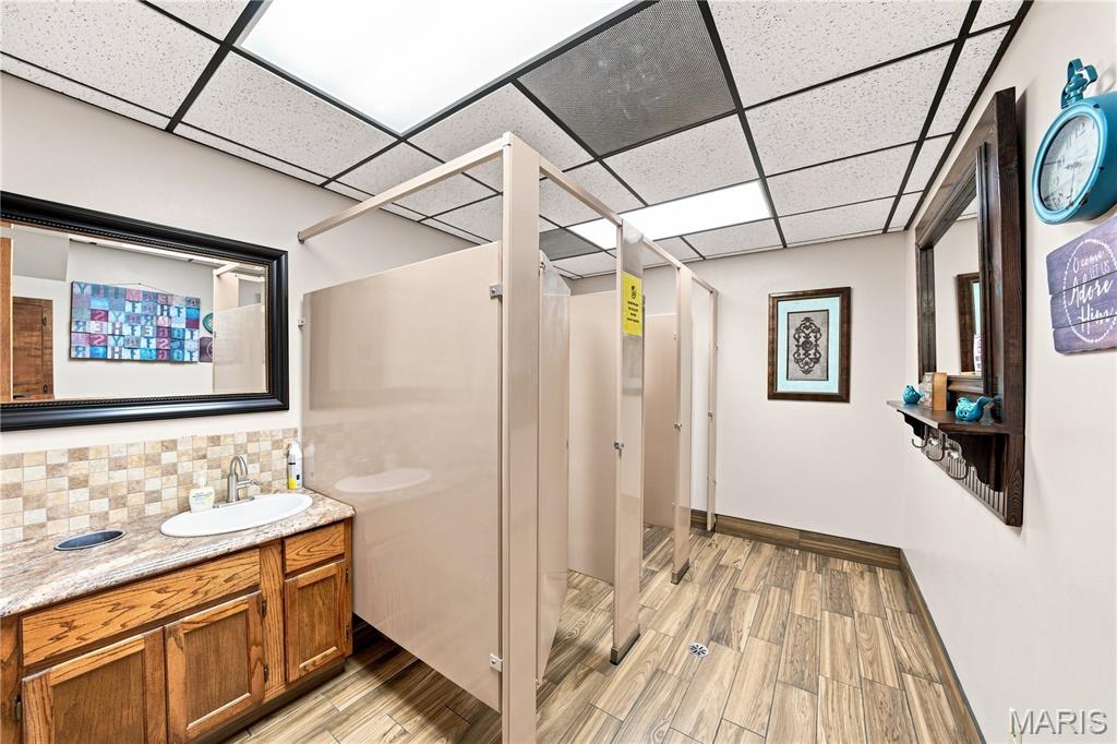 n/a - Commercial Sale