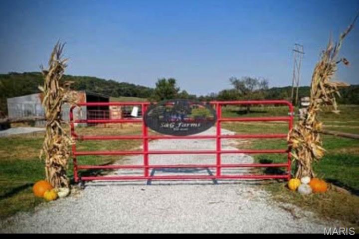 10 Acres of Country Possibilities! Nestled just outside of Farmington, this beautiful 10-acre property offers the perfect blend of peaceful country living and practical functionality. Already cross-fenced and ready for cattle, horses, or other livestock, it's an ideal setup for hobby farmers or anyone looking to embrace a rural lifestyle. If building is your dream, you'll love the gently rolling landscape, scenic views, and potential to create your custom home. Whether you're looking to start a small farm, enjoy room to roam, or build your forever home in the country, this property is ready to bring your vision to life. Conveniently located just minutes from Farmington, you'll enjoy the tranquility of the countryside without sacrificing access to town amenities.
Parcel 13-60-23-00-000-0008.02 is also included to make up the 10 acres.