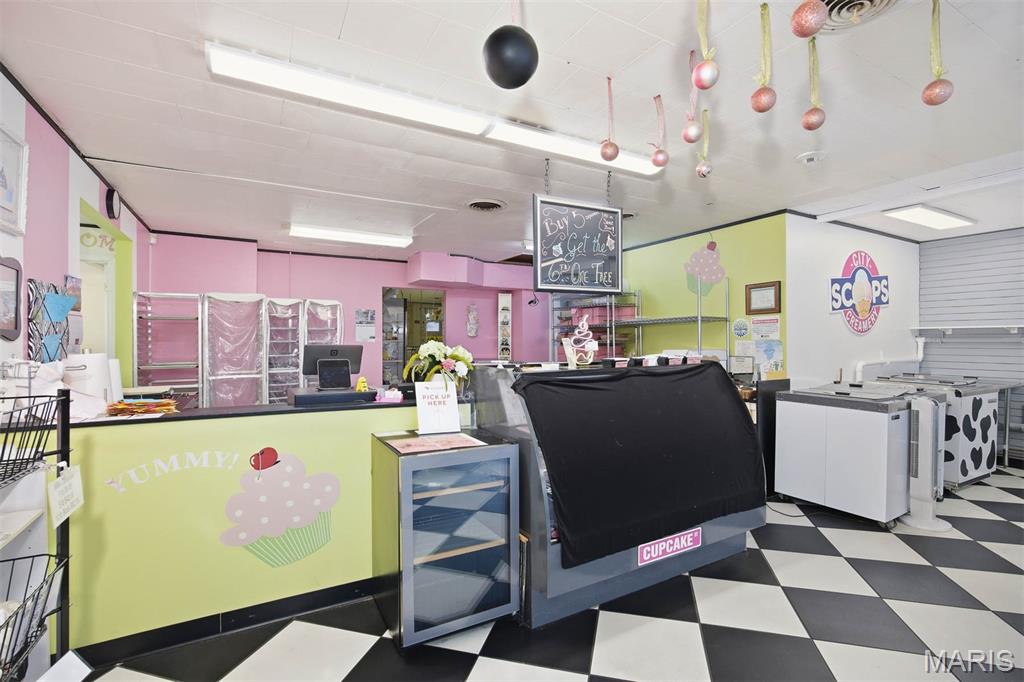 City/Hlnd - Commercial Sale
