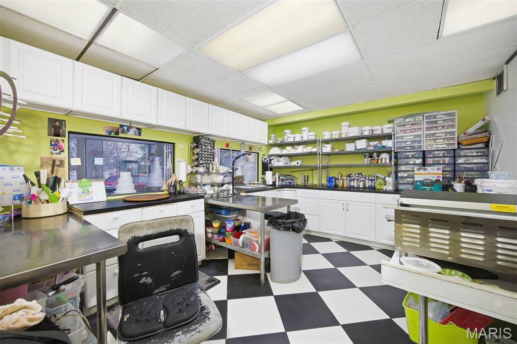 City/Hlnd - Commercial Sale