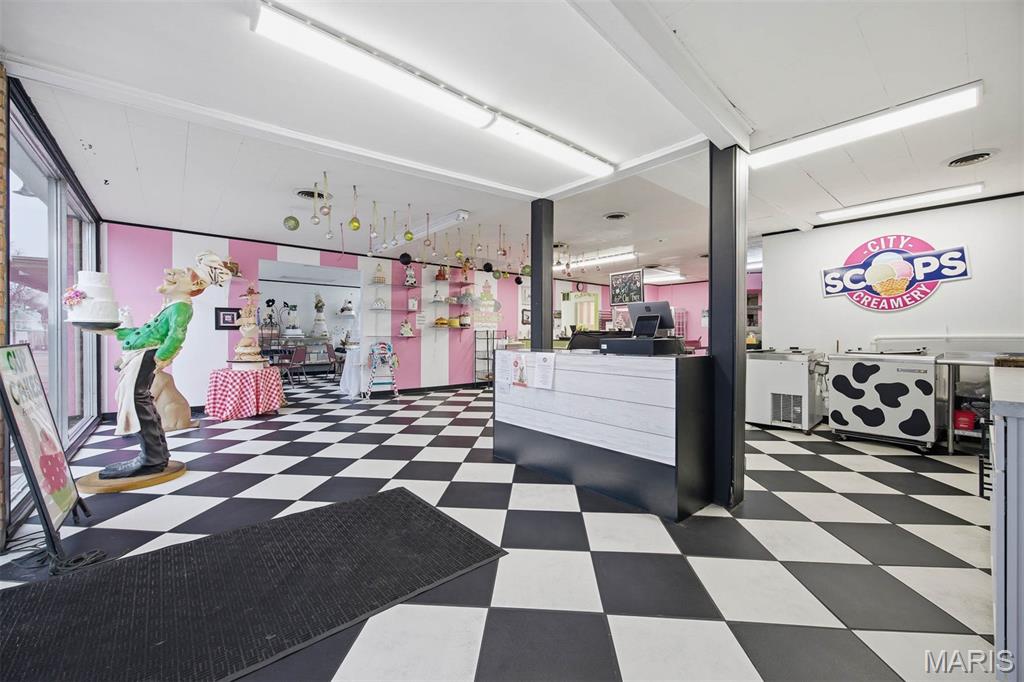 City/Hlnd - Commercial Sale