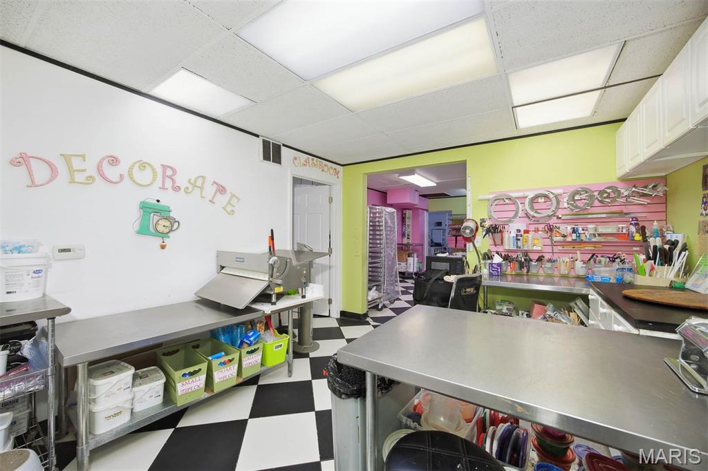City/Hlnd - Commercial Sale
