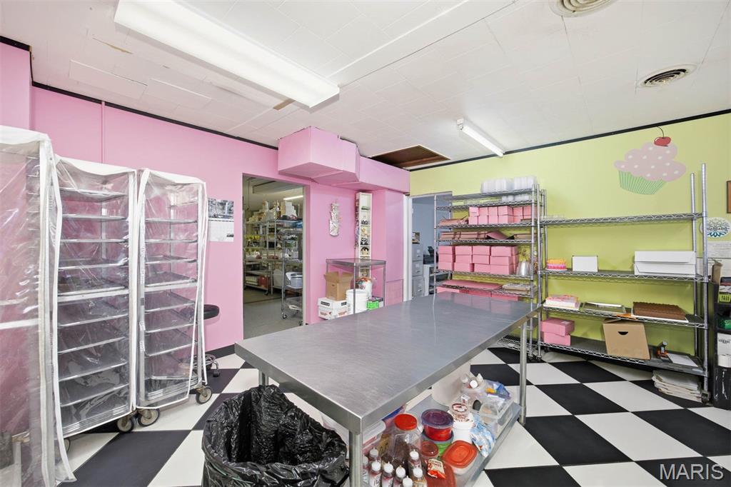City/Hlnd - Commercial Sale