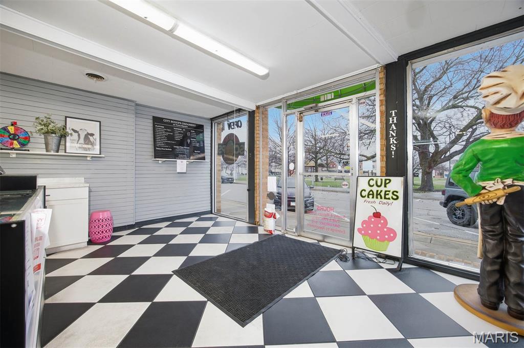 City/Hlnd - Commercial Sale