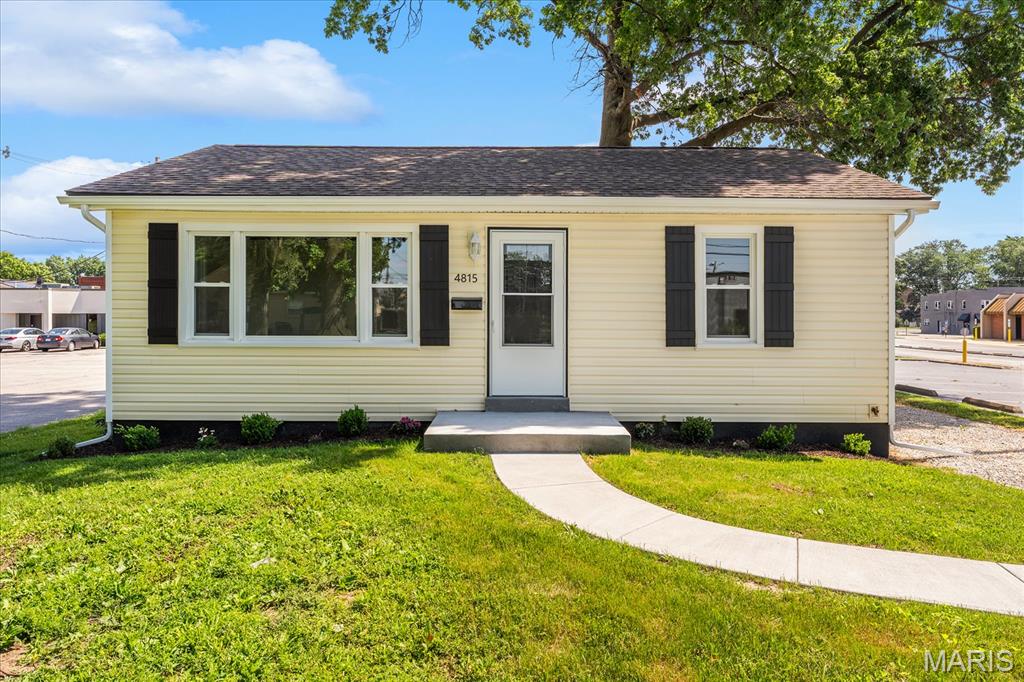 The Belleville Community Development Corporation has just completely remodeled this move-in ready 2-bed 1 bath from top to bottom! This home offers the perfect blend of modern updates and convenience. Recent improvements include a new roof, soffit, fascia, windows, and doors for years of worry-free ownership. Inside, you'll find beautiful white oak flooring throughout the main living areas and durable tile in the wet areas. The stunning kitchen features new cabinetry, countertops, and stainless steel appliances.
A versatile walkthrough bonus room provides the perfect space for a home office, sitting room, nursery, or hobby area and leads directly to the primary bedroom. Outside, enjoy the newly poured concrete patio and sidewalk, creating great spaces for relaxing or entertaining.
Conveniently located near Bellevue Park, restaurants, shopping, and the drive-in movie theater, this fully updated home is ready for its next owner. Schedule your showing today! Buyers and buyers agents to verify all info. To qualify for this home the buyer will need their pre approval letter and also an approval from the Saint Clair Grants Department.