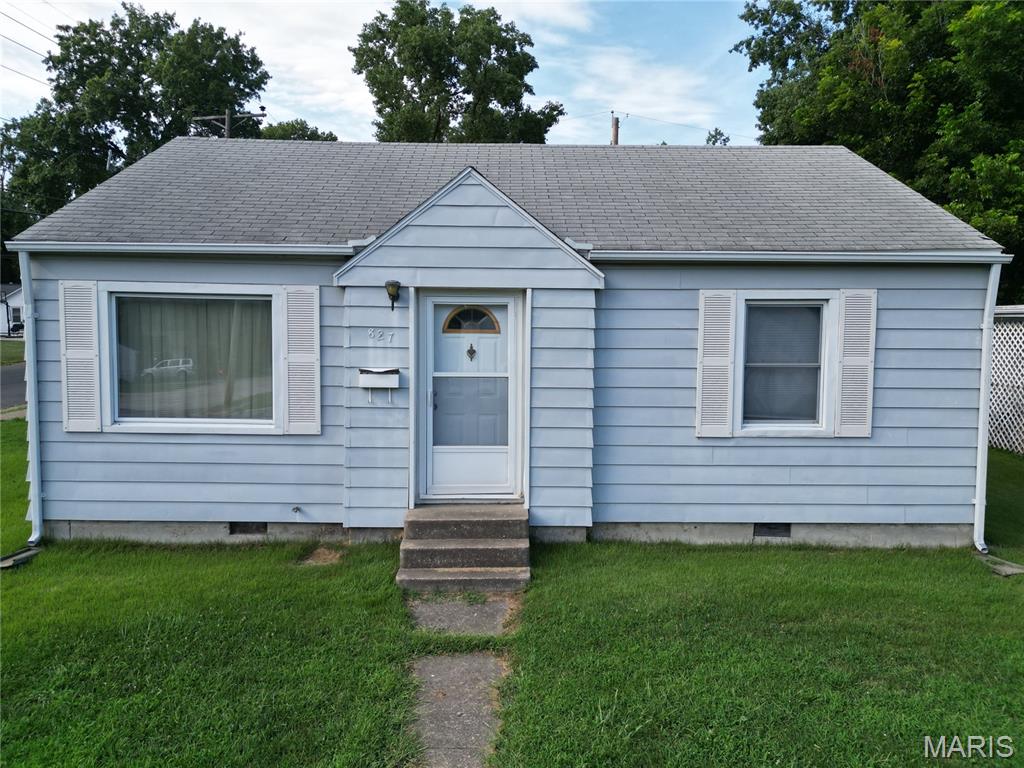 Welcome to 827 Yale Street!  Bring your toolbelt and vision to this diamond in the rough.  This three bedroom, one bathroom glorious property with it’s original character and charm, just waiting to be restored to it’s former glory!  This property is the ultimate blank canvas for investors, flippers or ambitious DIY homeowners looking to make this great place your own.  This home is being sold in as-is condition and is ready for a small transformation to call it your own.