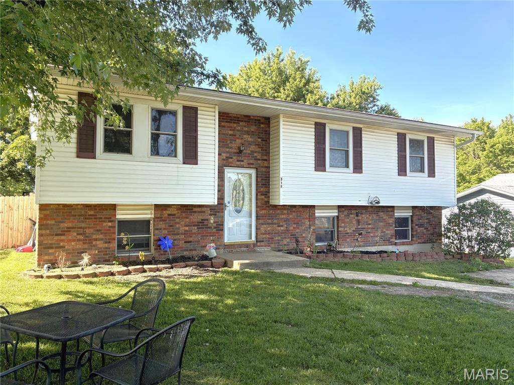 Take A LOOK AT THIS!  5 bedrooms, 2 baths with a large fenced yard in Desloge!  North County School District? YES! A Pool?  YES!  Large deck?  YES  Conveniently located?  YES!  Summer parties? YES!  Say YES today! Seller is also offering a $5,000 flooring credit upon closing
Total living area = 1908sqft, above area = 1038sqft, below area = 870sqft