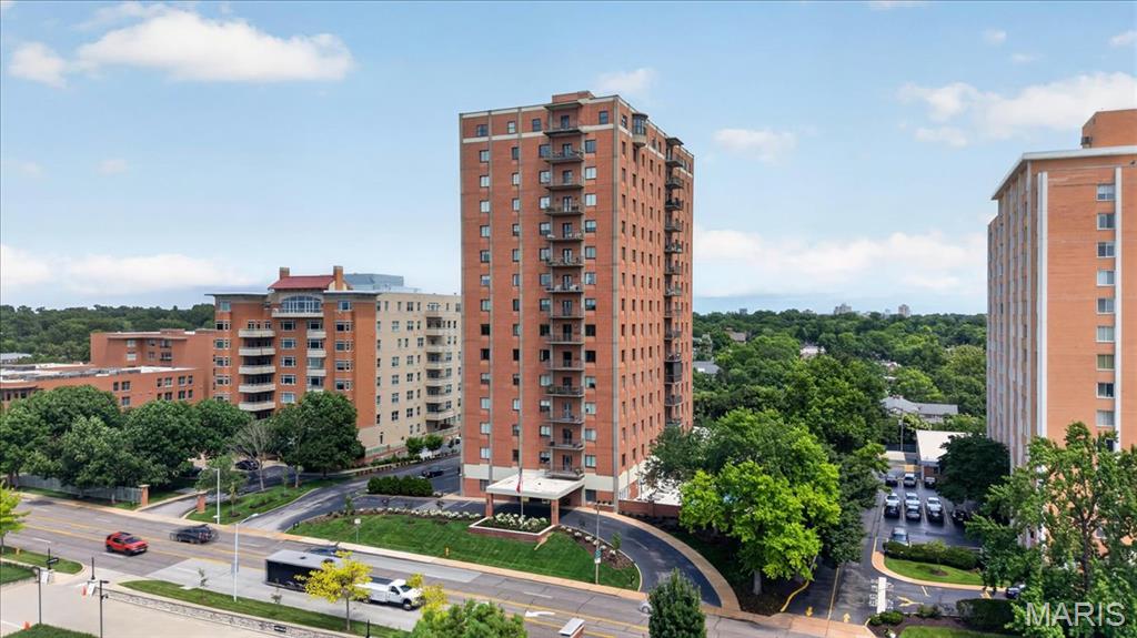 Eight-One-Six South Hanley Condominuim - Residential