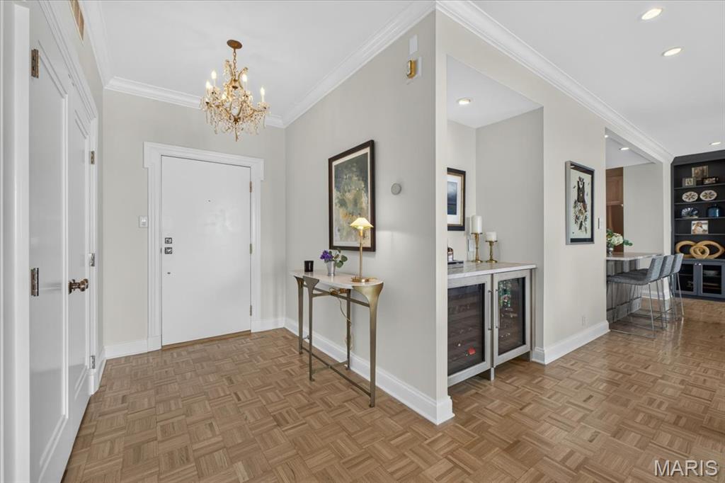 Eight-One-Six South Hanley Condominuim - Residential