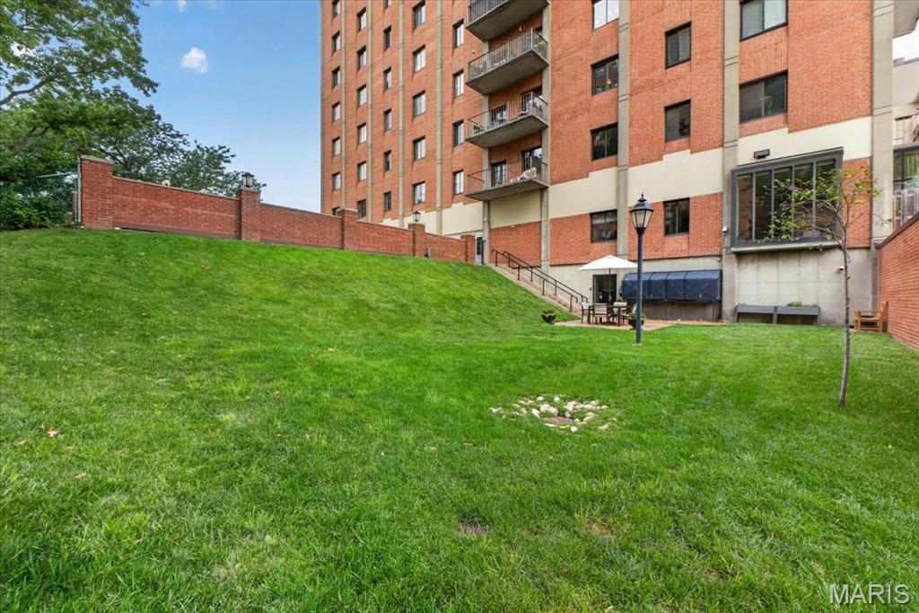 Eight-One-Six South Hanley Condominuim - Residential
