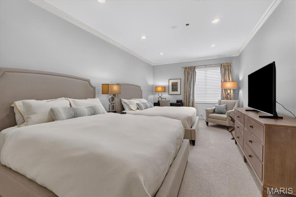 Eight-One-Six South Hanley Condominuim - Residential