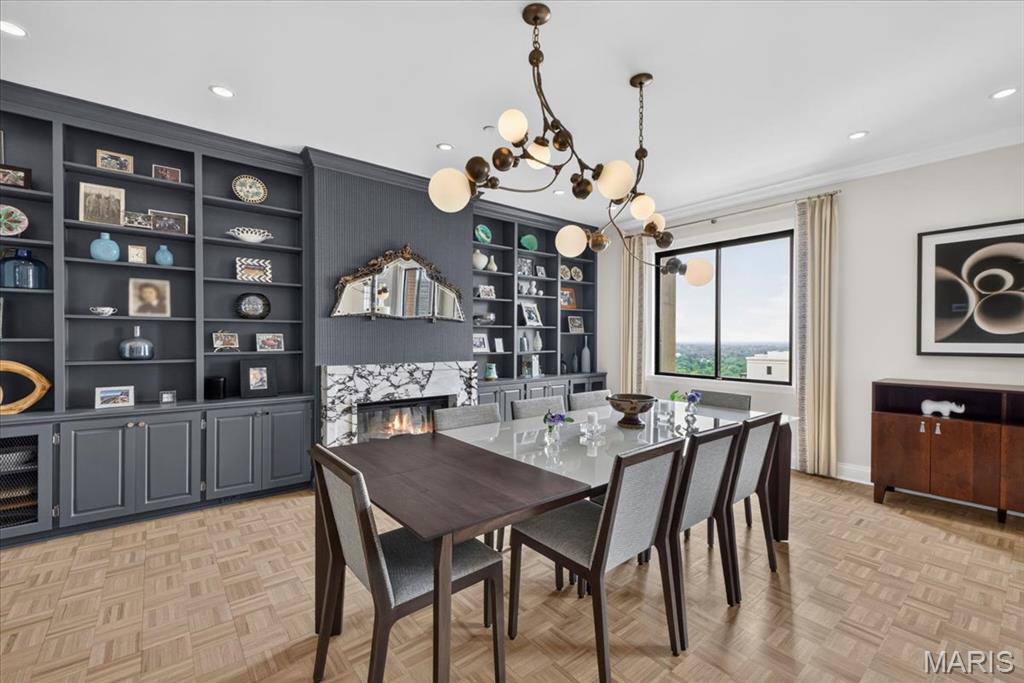 Eight-One-Six South Hanley Condominuim - Residential