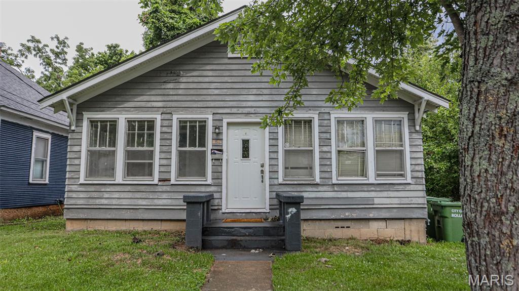 This charming 3-bedroom + 2-bath home is conveniently located in the heart of Rolla, just minutes from schools, downtown, restaurants, shopping, and more! 
Inside, you'll find a variety of updates, spacious rooms, and a well-designed floor plan with excellent flow. The main level features two bedrooms, while the third bedroom is located upstairs.
As an added bonus, the property includes a separate apartment that currently generates $500 per month in rental income, making this home an excellent opportunity for homeowners and investors alike! Call today for your private tour!