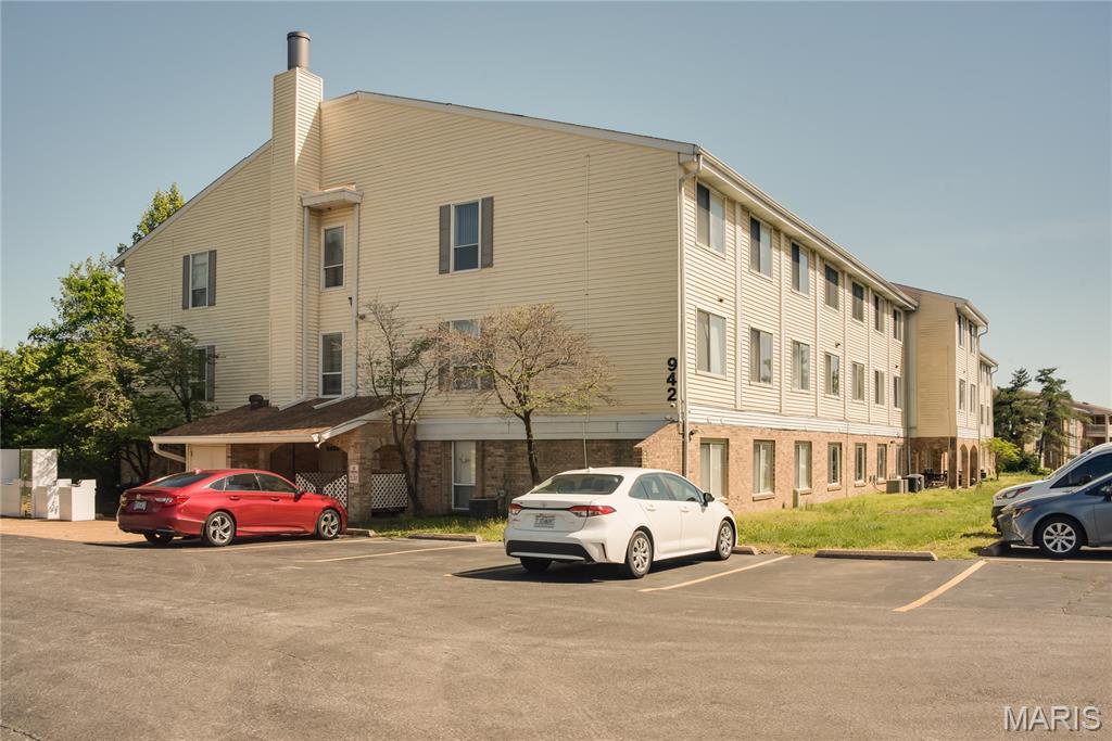 Carriage House Manor Condo Ph - Residential