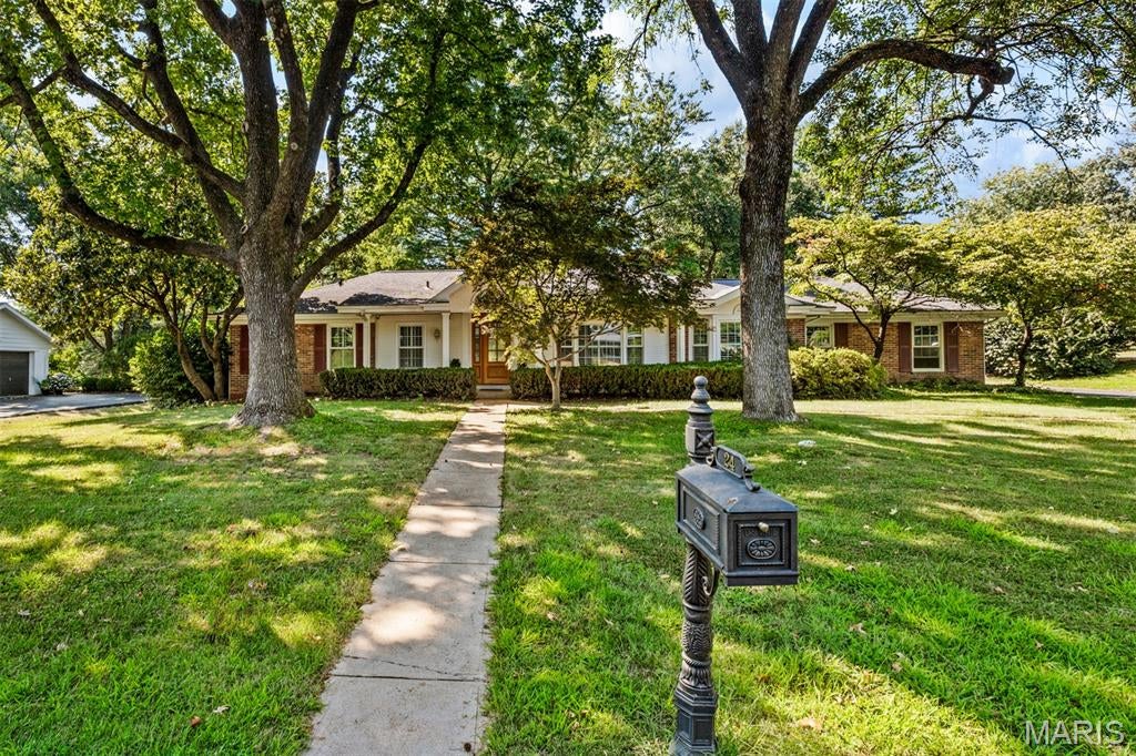 Tennyson Manor - Residential