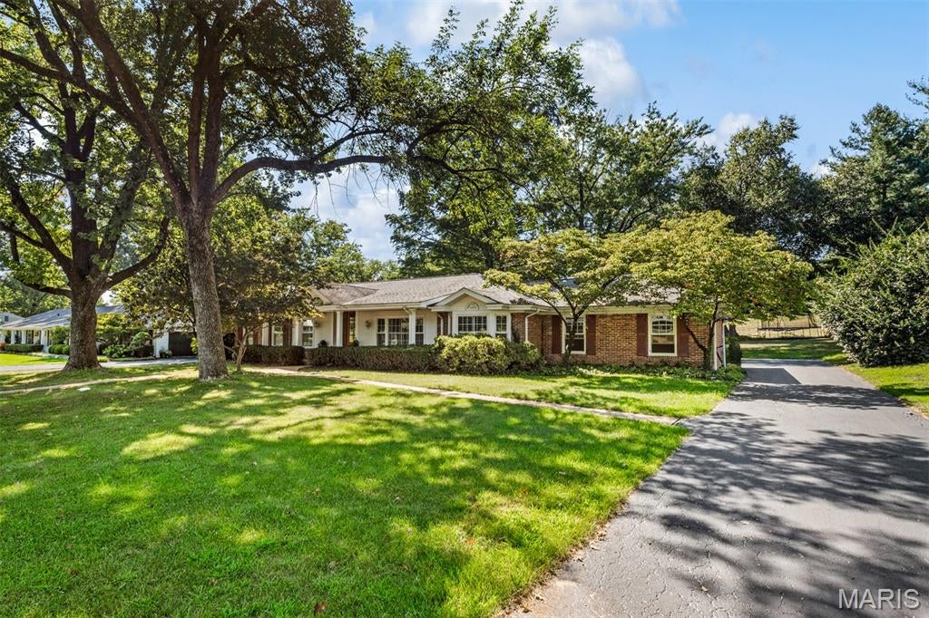 Tennyson Manor - Residential