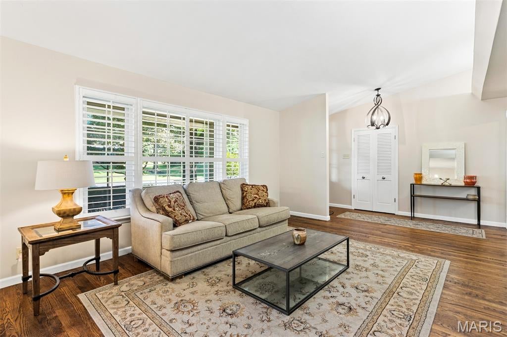 Tennyson Manor - Residential