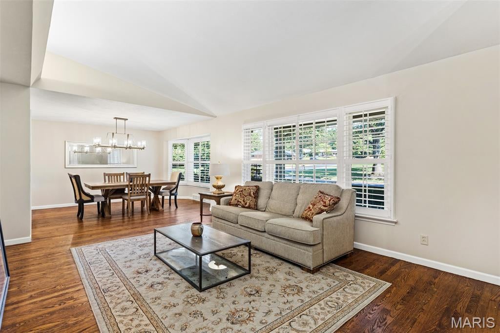 Tennyson Manor - Residential