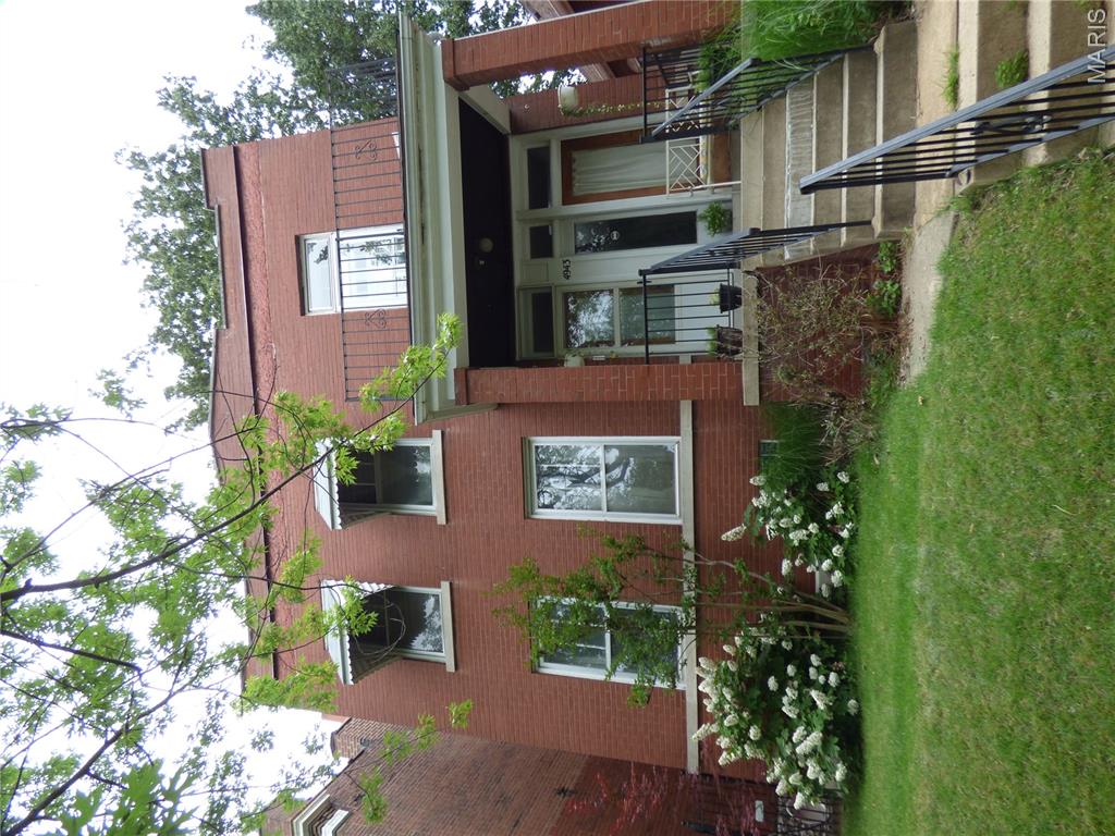 Beautiful 2-family (4BR/2Ba) conversion in the Southhampton neighborhood with multi-level wood deck, fenced-in backyard, 2 vehicle carport, and tasteful updates. Enjoy spacious, affordable and easy living in a tree-lined and walkable neighborhood. One-way street limits traffic. Carport access from public alley.

PUBLIC OPEN HOUSE June 6, 1pm-3pm