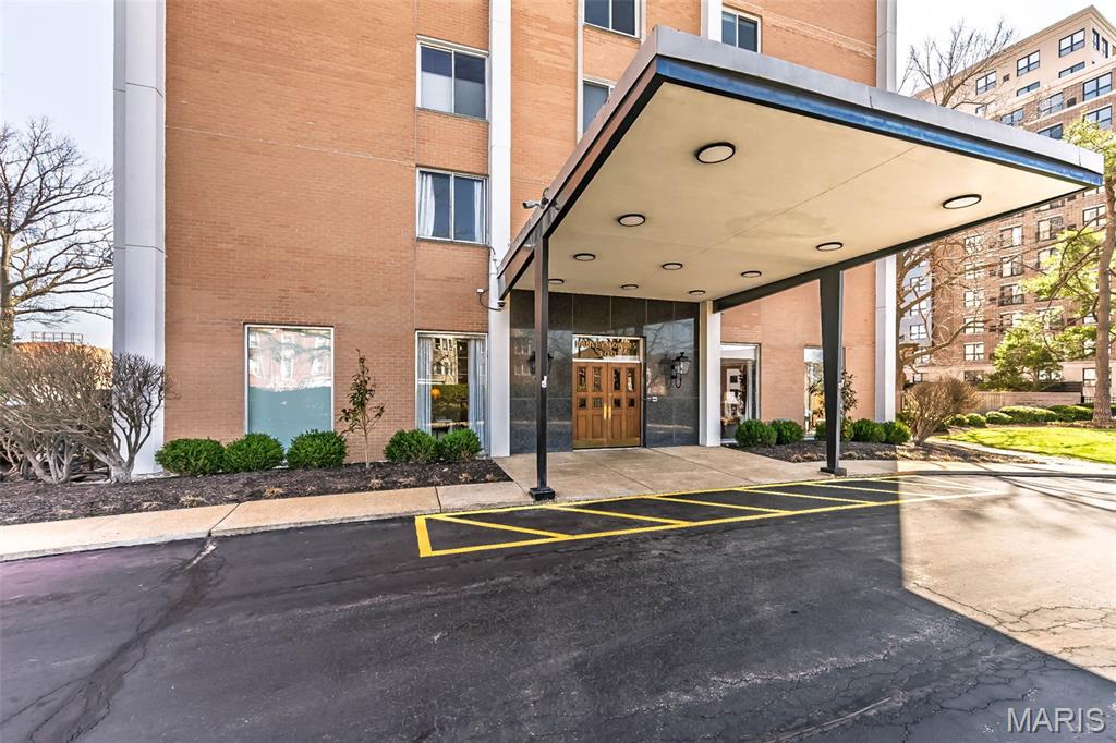 Hanley Towers Apts Condo - Residential