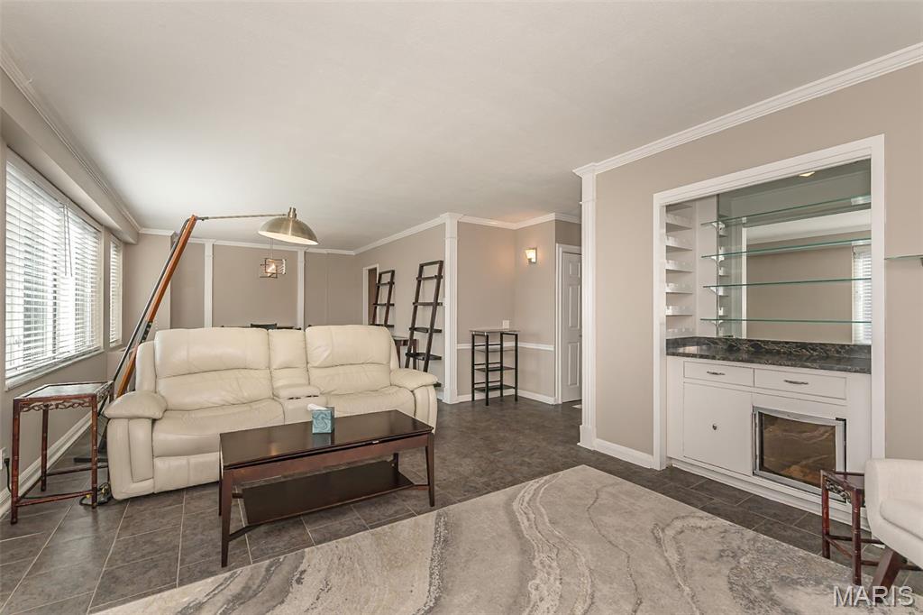 Hanley Towers Apts Condo - Residential