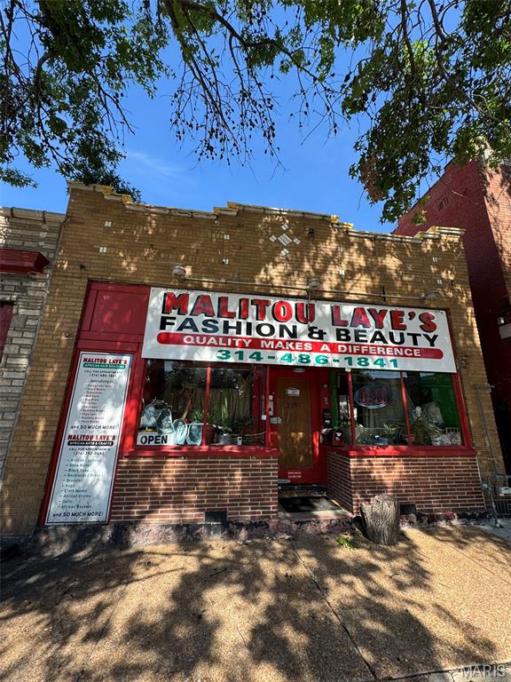 Welcome to 2703 & 2705 S Jefferson Ave. These buildings will only be sold as a package deal. Seller will not sell independently. 2703 offers 2 efficiency units in the rear of the building. While a hair braiding business occupies the retail space in the front half of the building.  2705 S Jefferson offers 3 efficiency units. All three of these units are vacant. Seller pays all utilities Don't miss your chance to pick up two neighboring properties in the beautiful Benton Park West location.