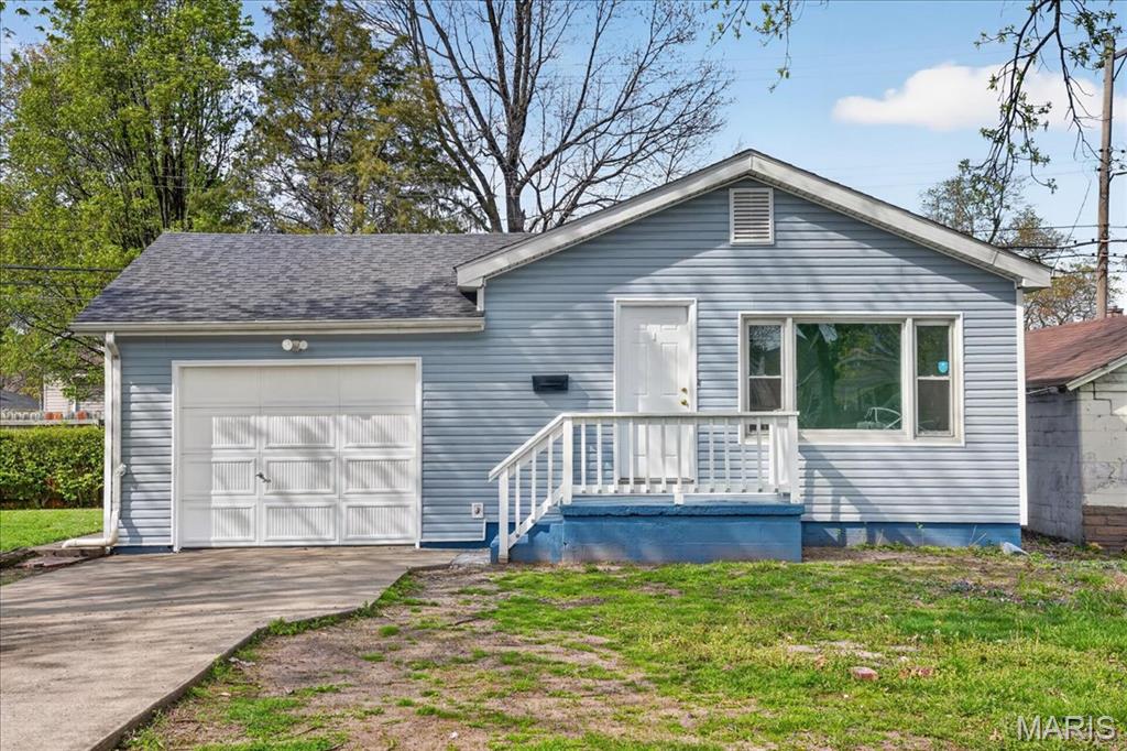 Come check this nicely done 2BED- 1BATH home in Granite City, With Some much updating done within the year, Bath totally remodeled, New Roof, New Siding, Luxury Granite countertop, Cabinets have been refurbished, Fresh Paint throughout the whole house, some new Windows, newer Appliances, all these items have been done less than a year. home is located close to downtown St Louis , close to shopping center. Minutes from SWIC. Come see this house today. Buyers to verify description since information came from various source.