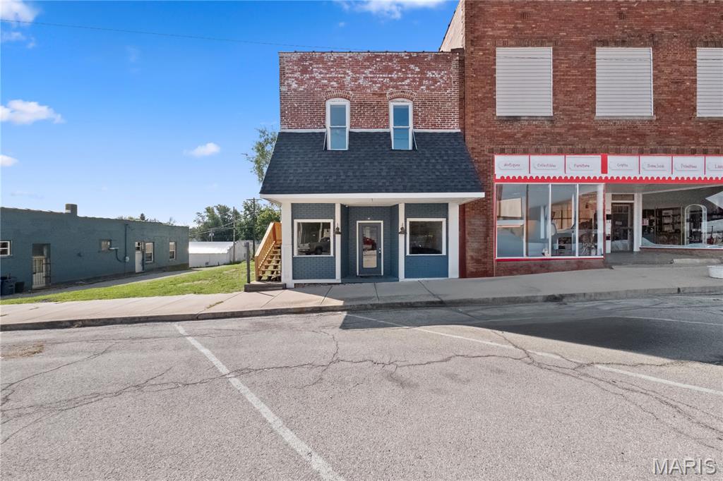 Unlock a fantastic investment opportunity with this mixed-use building located on Broadway! The main level offers versatile retail or office space with excellent storefront visibility and high exposure. The upper level features a spacious 1-bedroom apartment with the potential for a second bedroom. Approximately two years ago, numerous updates were completed, including new flooring, fresh paint, updated lighting, a renovated bathroom, new wall A/C and heating unit, updated electrical, windows, and doors. The apartment was also improved with new kitchen cabinets, countertops, appliances, and two mini-split systems for efficient heating and cooling.
Whether you're looking to expand your investment portfolio or operate a business while generating rental income, this property offers excellent potential in a prime Broadway location.
**The vacant lot adjacent to the building is not included in the sale.**