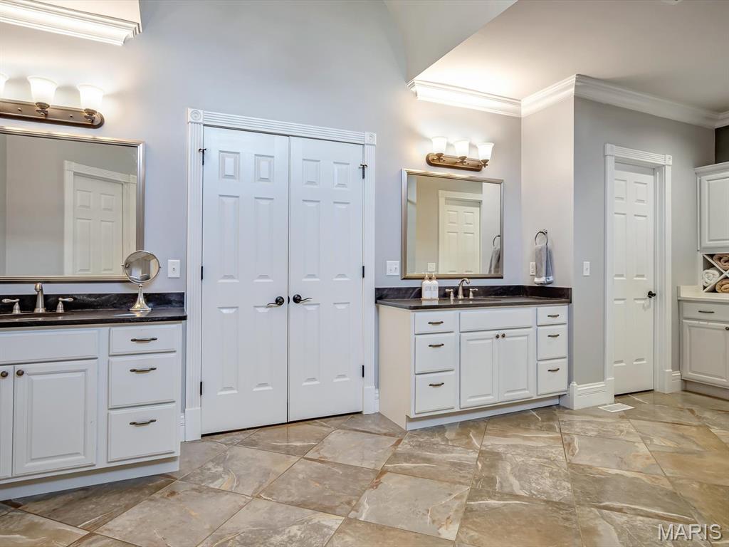 Stone Cliff Manor - Residential