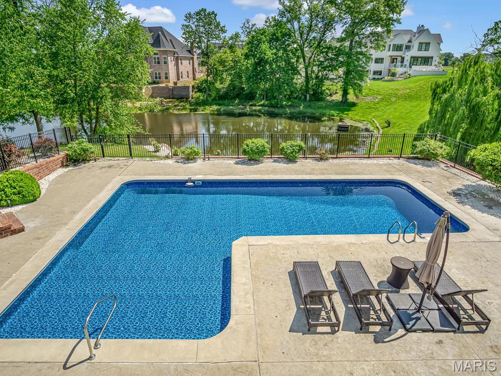 Stone Cliff Manor - Residential