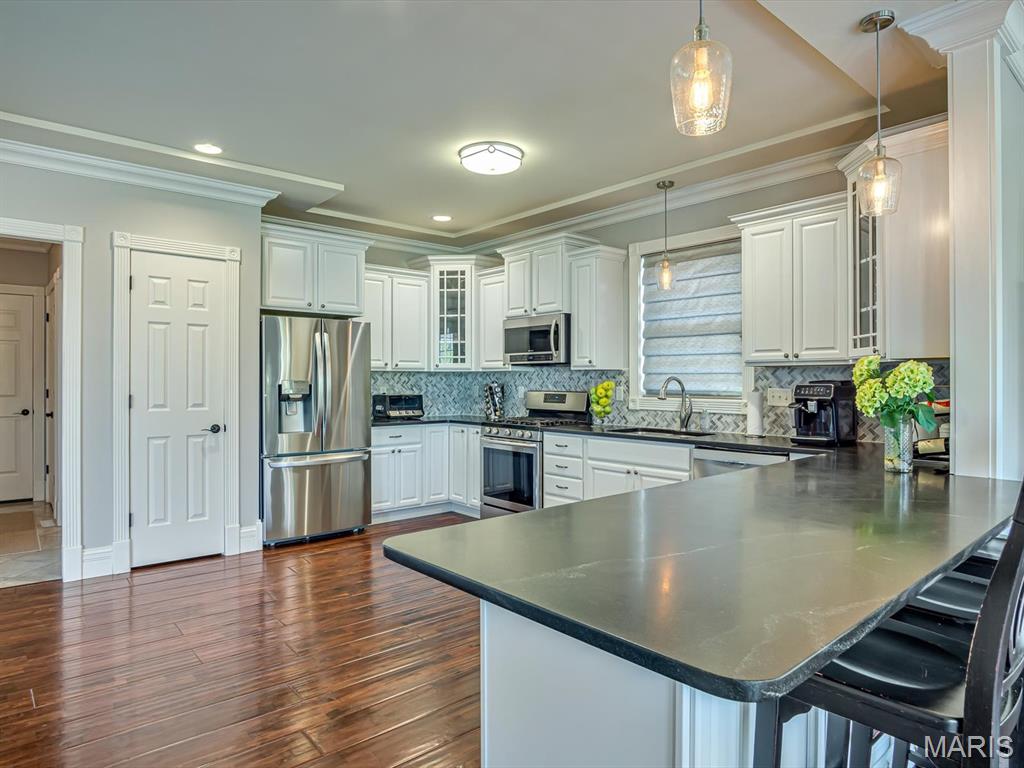 Stone Cliff Manor - Residential