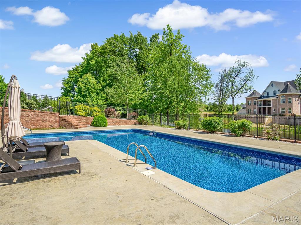 Stone Cliff Manor - Residential