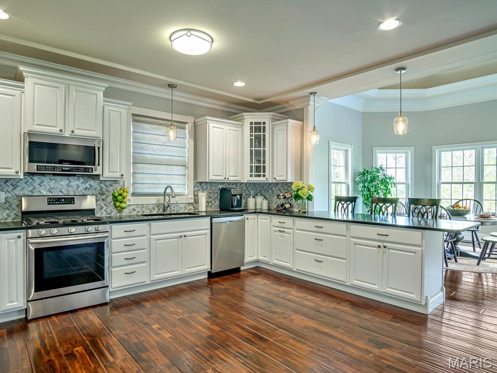 Stone Cliff Manor - Residential