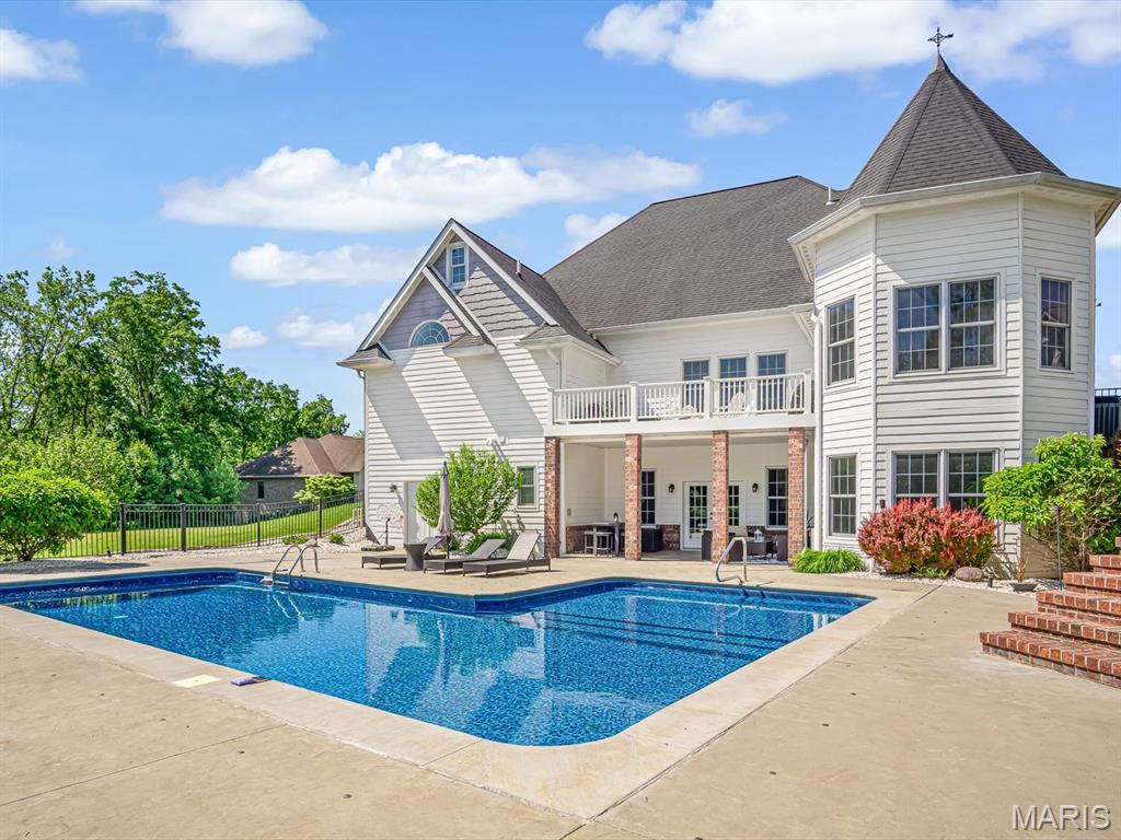 Stone Cliff Manor - Residential