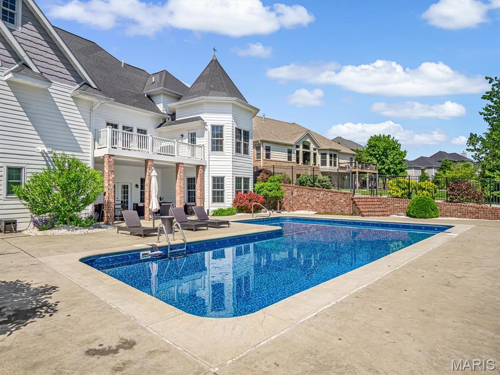 Stone Cliff Manor - Residential